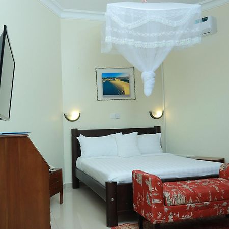 Mowicribs Hotel And Spa Entebbe Exteriér fotografie