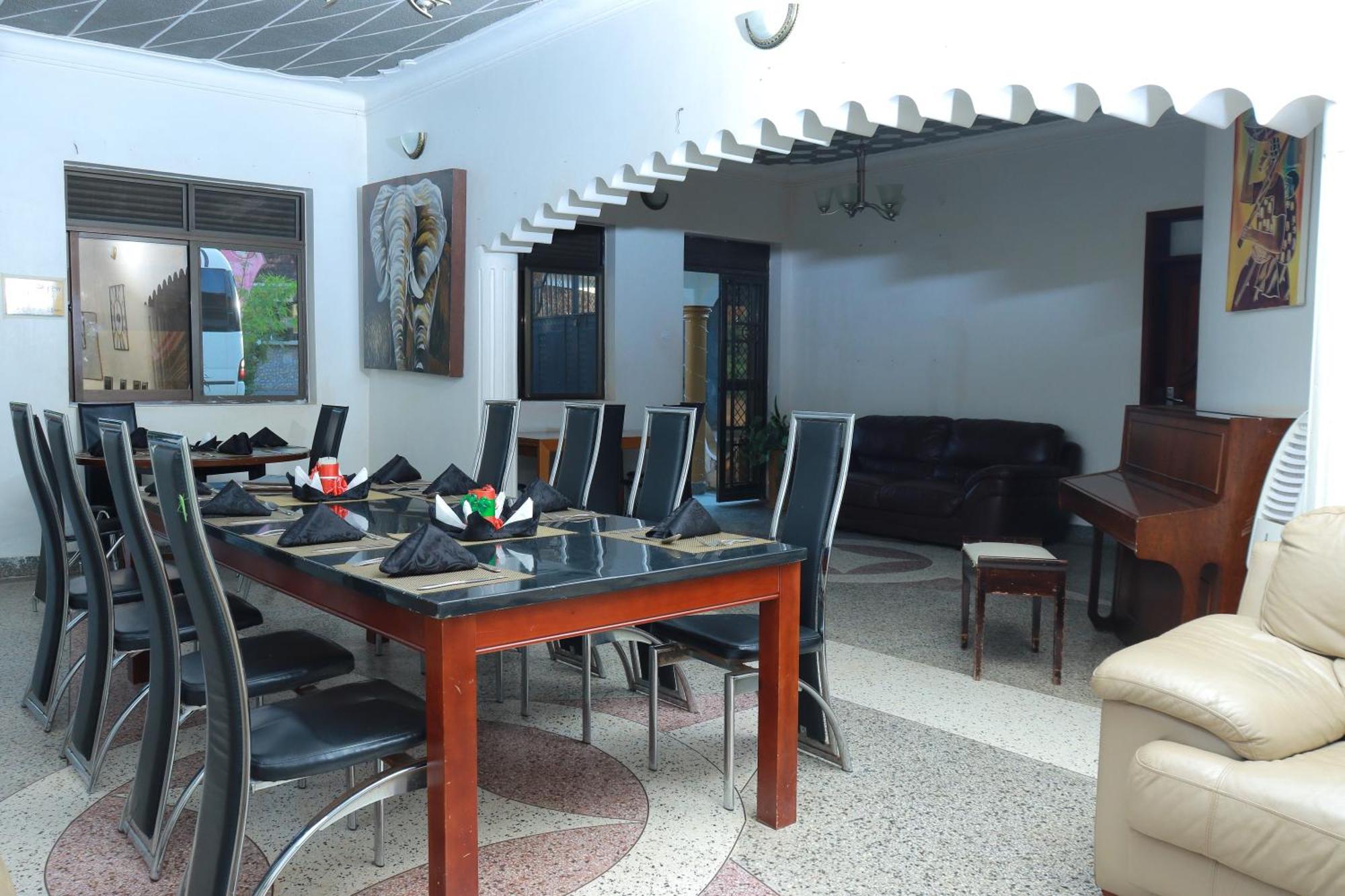 Mowicribs Hotel And Spa Entebbe Exteriér fotografie