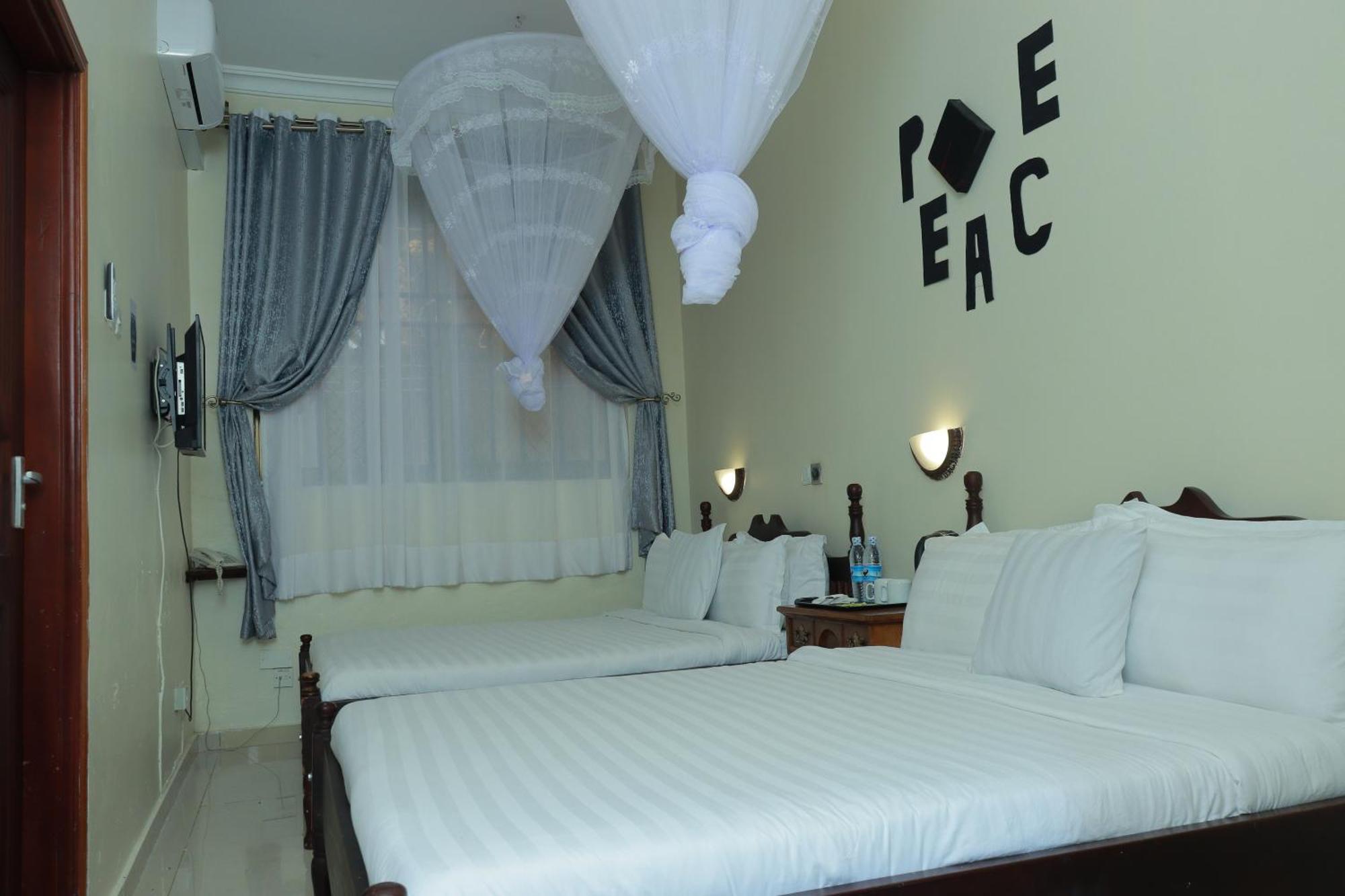 Mowicribs Hotel And Spa Entebbe Exteriér fotografie
