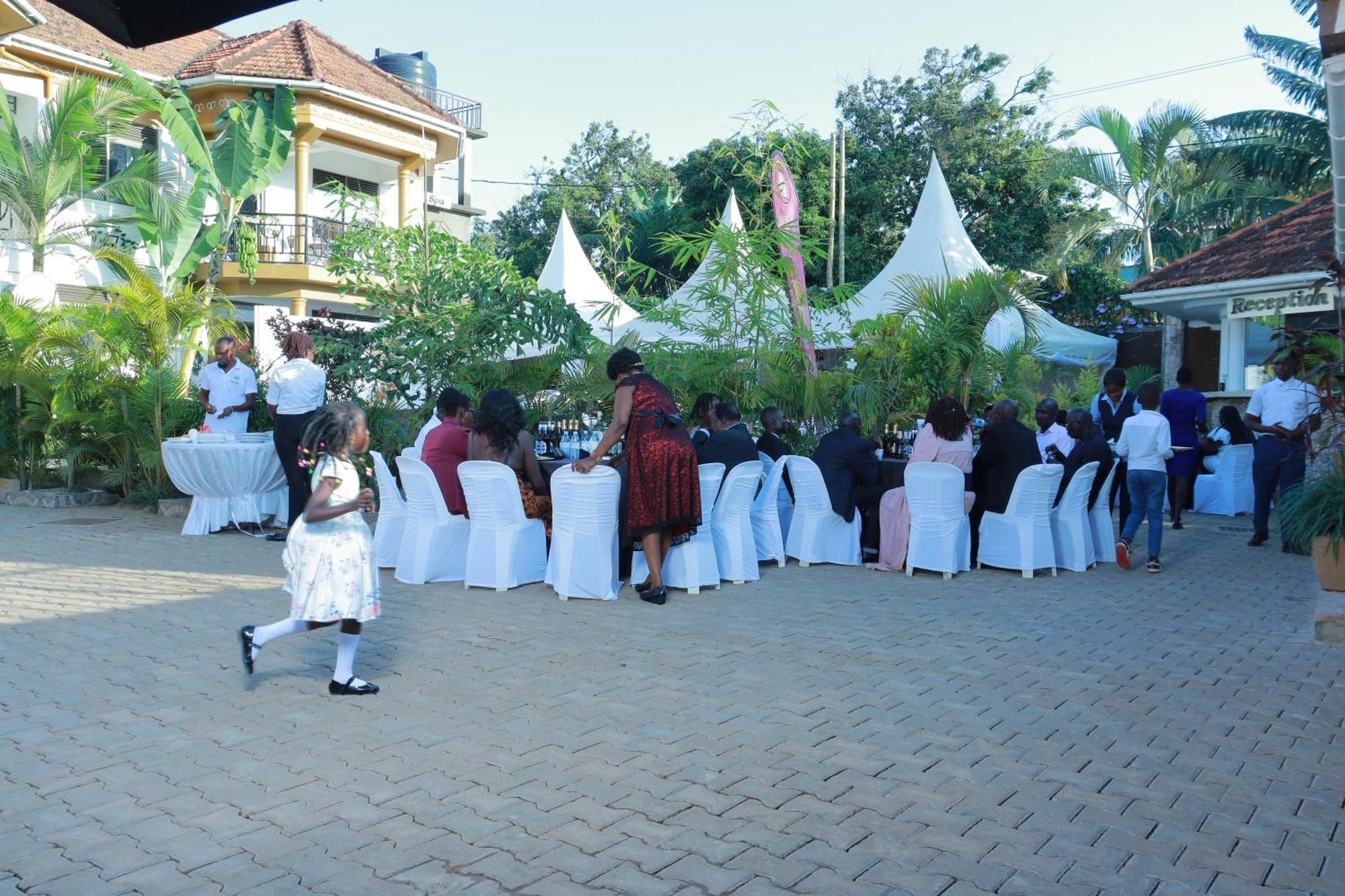 Mowicribs Hotel And Spa Entebbe Exteriér fotografie